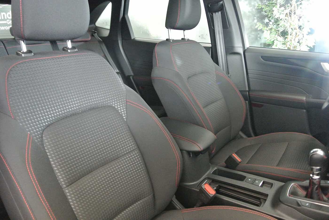 Ford Kuga 1.5 EcoBlue ST-Line +AHK+RFK+Navi+GJR