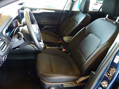 Ford Focus Turnier 1.0 EcoBo. Hybrid TITANIUM iACC