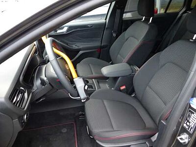 Ford Focus Turnier 1.5 EcoB. Aut. ST-LINE X Pano,AHK